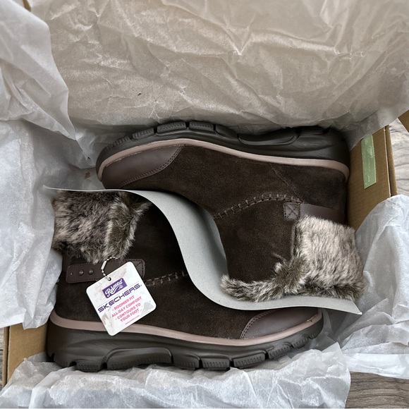 NIB Skechers Relaxed Fit Easy Going Quantum Pull on Boots Chocolate Suede - Picture 10 of 12